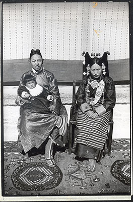 Yapshi Langdun with wife and daughter