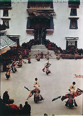 Black Hat and masked dancers at Tse Gutor