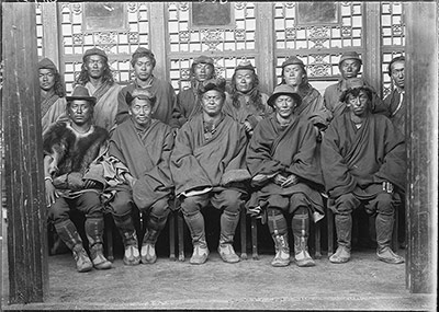 Group of Po men from southern Tibet