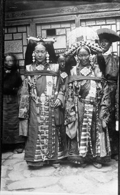 Two women in Lhasa dress