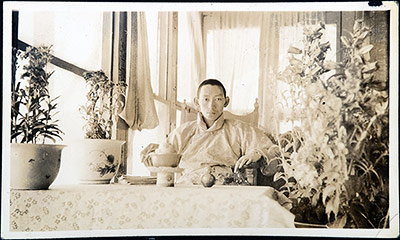Reting Regent sitting at a table with flower pots