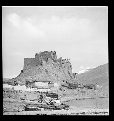 Pede dzong settlement and fort on shore of Yamdrok Tso