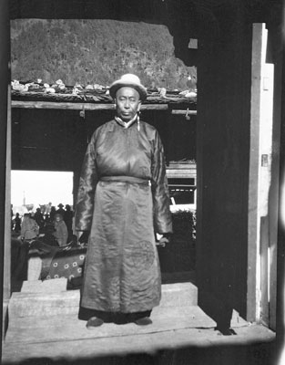 The Tibetan Trade Agent at home in Pipitang