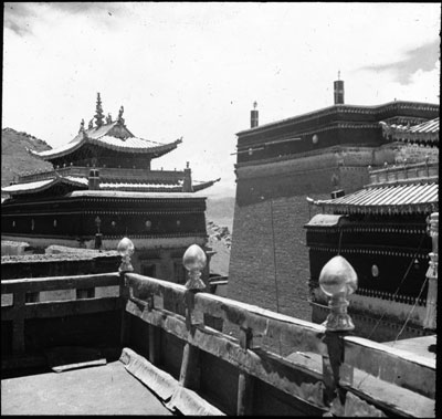 Golden roofs of Tashlilhunpo monastery