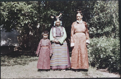 Phunkhang Yabshi King, his wife and son