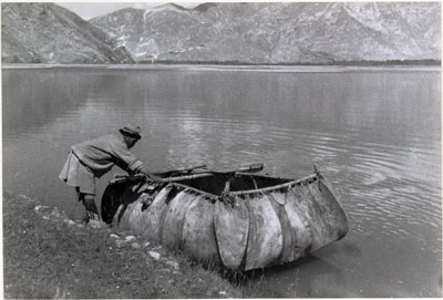 Hide coracle on the river near Lhasa