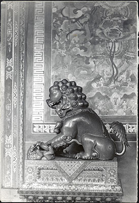 Statue and murals in Norbu Lingka stable
