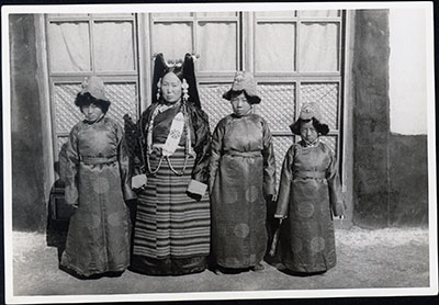 Wife and children of Changra Depon