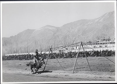 Riders and spectators at Dzonggyap shambe