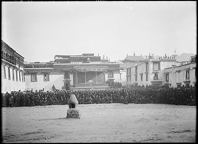 Spectators at Invitation to Maitreya ceremonies