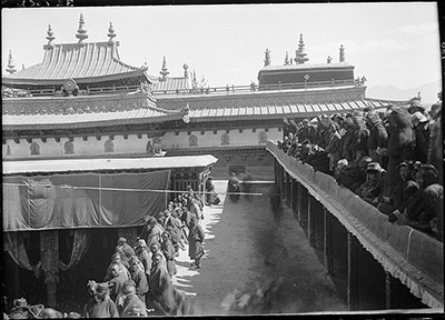 Spectators in Jokhang at Monlam Chenmo