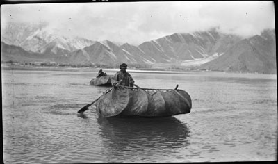 Boats crossing Tsang Chu at Chaksam