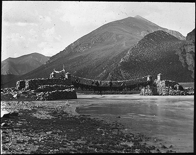 Iron suspension bridge at Phondo
