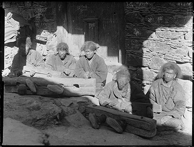 Prisoners in Potala Sho prison