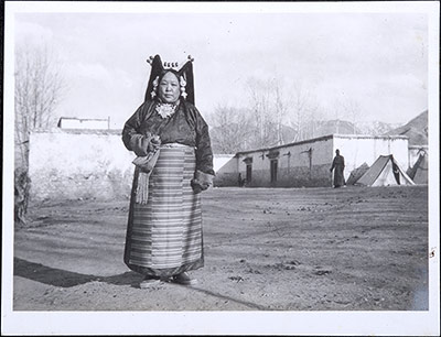 Lhalu Lhacham wearing Lhasa headress