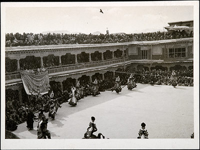 Black hat dancers in the Potala at the time of Gutor