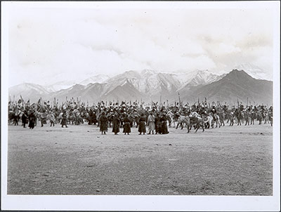 Mounted Zimchongpa warriors at Trapshi review
