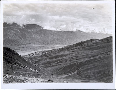 Valley of the Tsangpo river from the Napso La pass