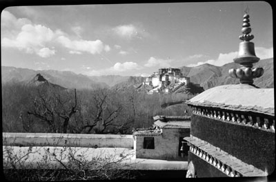Potala as seen from roof of Kundeling Monastery