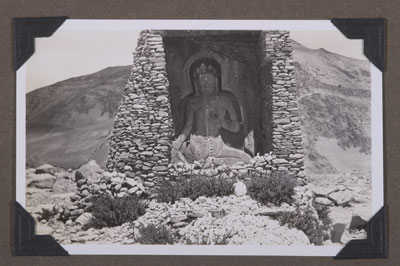 Buddha image between Saugang and Gyantse