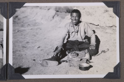 Paper maker in Lhasa