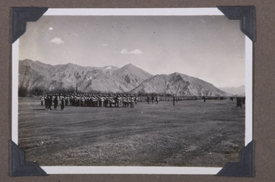Tibetan soldiers