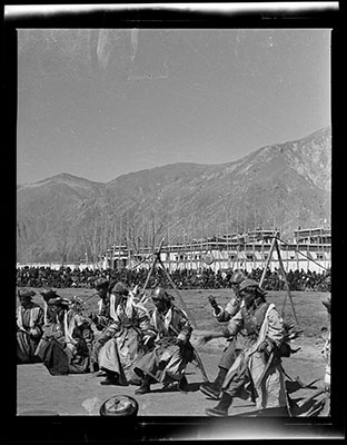 Soldiers in ancient armour saluting, Dzonggyap Shambe