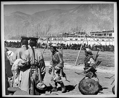 Soldiers coming to receive award from Kashag