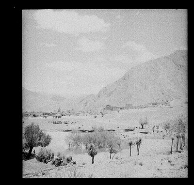 Settlement of Tsethang at head of Yarlung valley