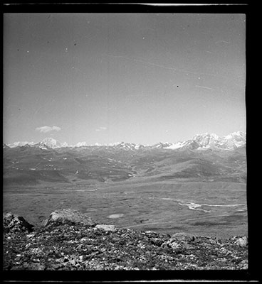 Betsang plain with Nyenchen Thangla range