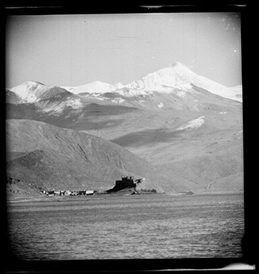 Pede dzong and settlement on shores of Yamdrok Tso