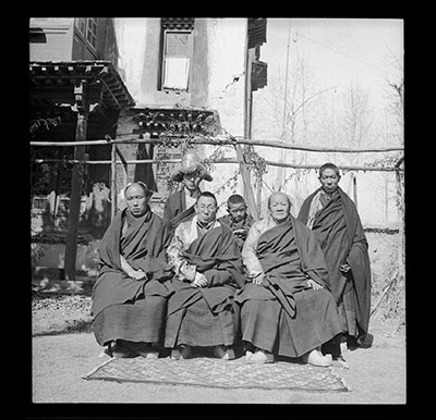 Group of monks at Dekyi Linka