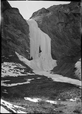 Frozen Dota waterfall