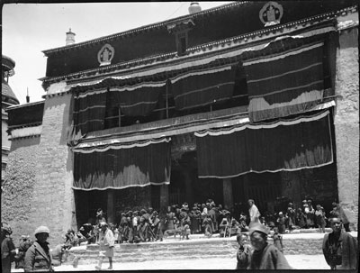 Main entrance to Palkhor Chode, Gyantse