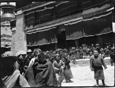 Main entrance to Palkhor Chode, Gyantse