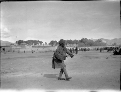 Beggar at Gyantse Gun and Arrow competition