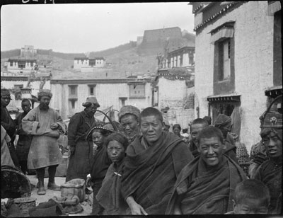 Crowds in Gyantse Bazaar