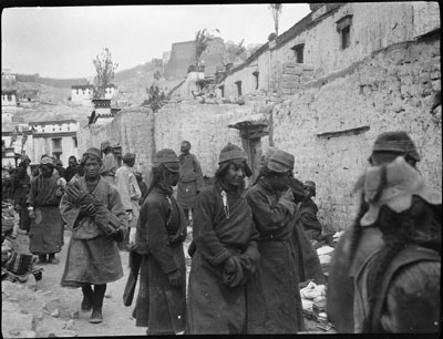 Crowds in Gyantse Bazaar