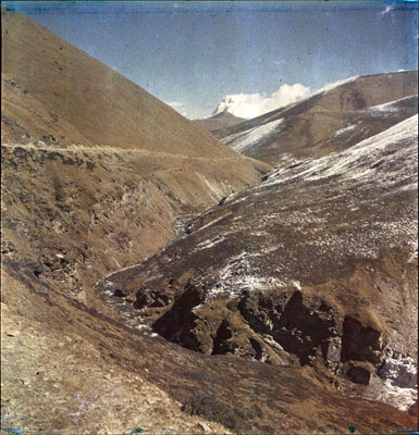 Chomolhari seen from between Gautsa and Phari