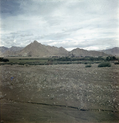 Distant view of Shigatse