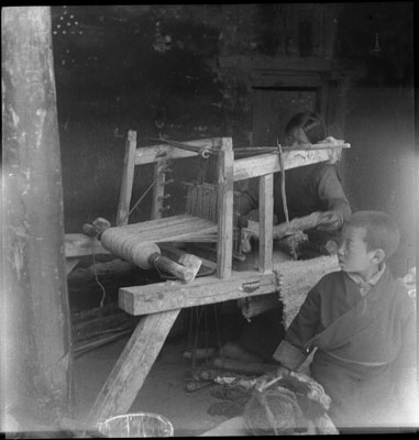 Woman weaving in Khampa Dzong
