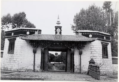 Gateway to Norbu Lingka
