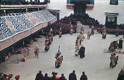 Black Hat dancers at Tse Gutor