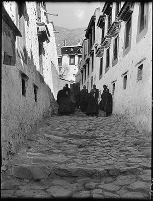 A lane in Rice Heap Monastery