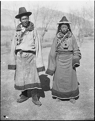 Go-lok man and his wife in Lhasa