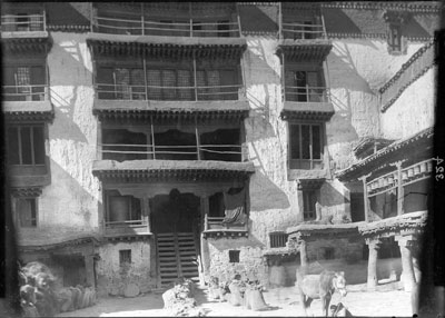 Mansion of the Pal-ha family at Dongtse in southern Tibet