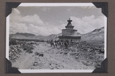 Chorten near Gyantse Chorten near Gyantse