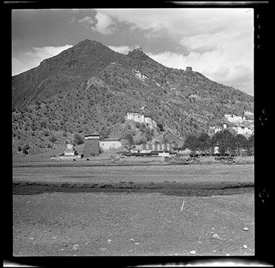 Dbu-ru Ka-tshal (see also Plate 44).