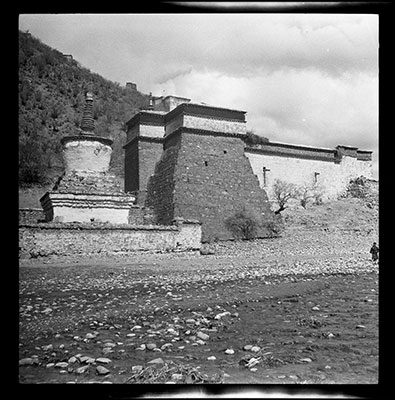 Dbu-ru Ka-tshal (see also Plate 21).
