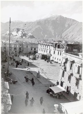 A Lhasa street